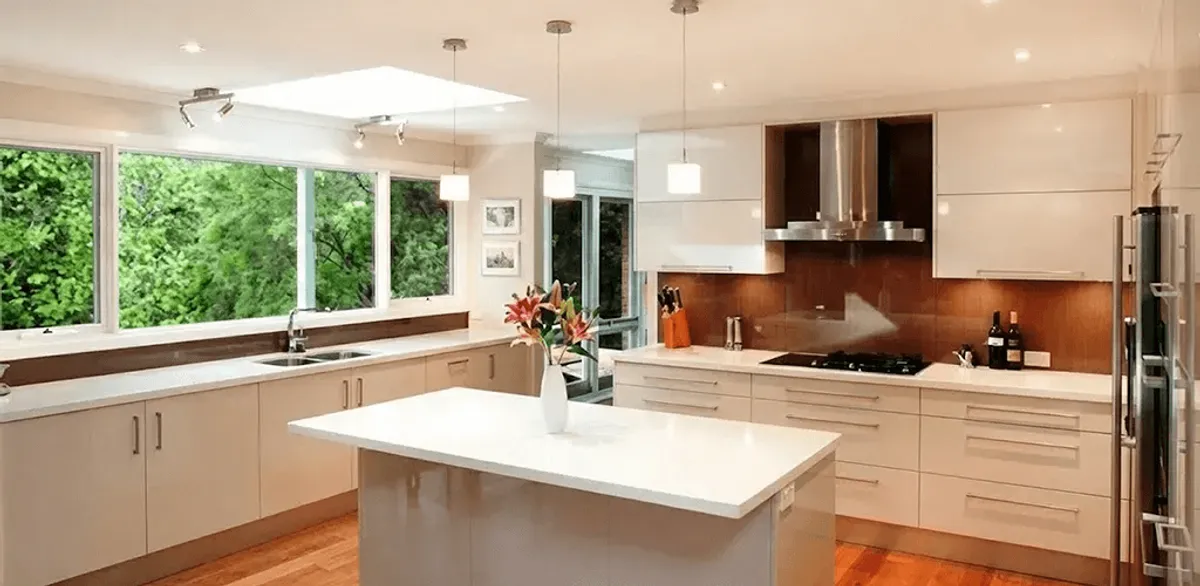 Kitchen cabinet refacing and remodel results in a modern kitchen in Houston, TX